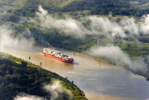 use Red ship in canal 600x400