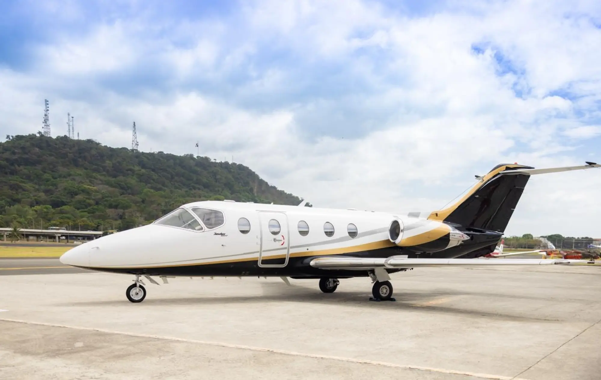 International air charter aircraft